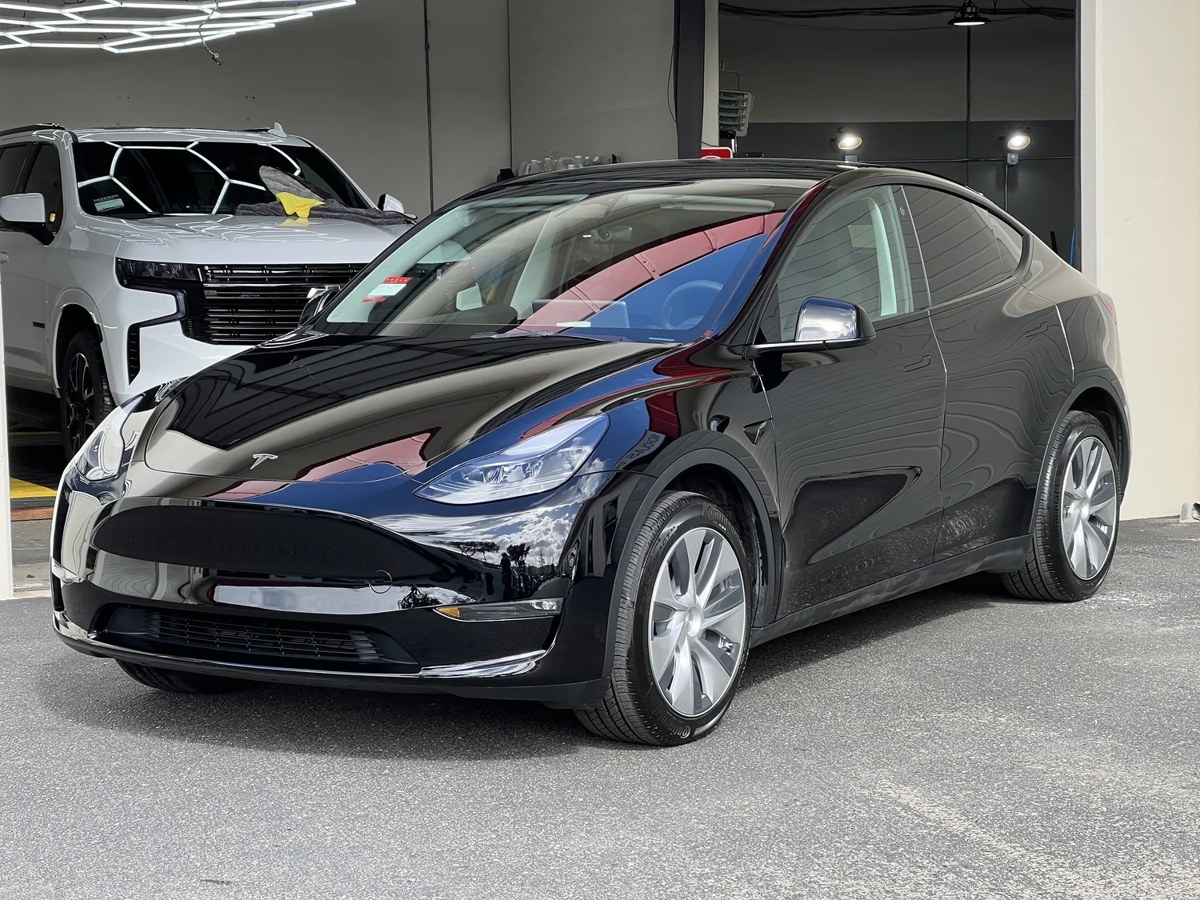 Black 2023 Tesla Model Y
